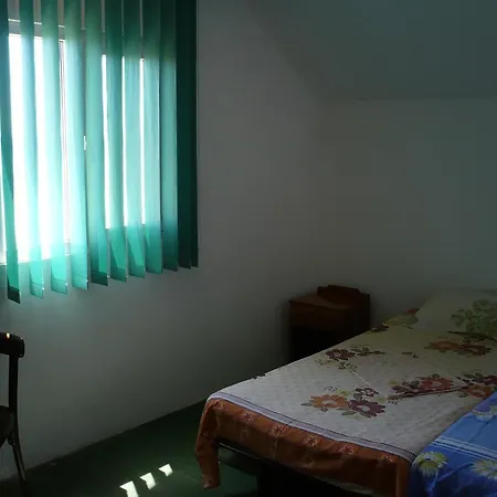 Vila Pe Tarmul Marii *